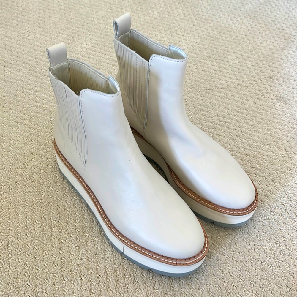 Women’s boots size 8 NWT